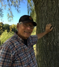 Photo of CSLA Fellow Walter Kehm leaning against a tree