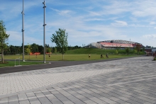 Great Lawn – view from water plaza to the hill (berm) and stadium