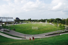 Great Lawn – view from hill, framing plaza provides stage location for 15,000 pe